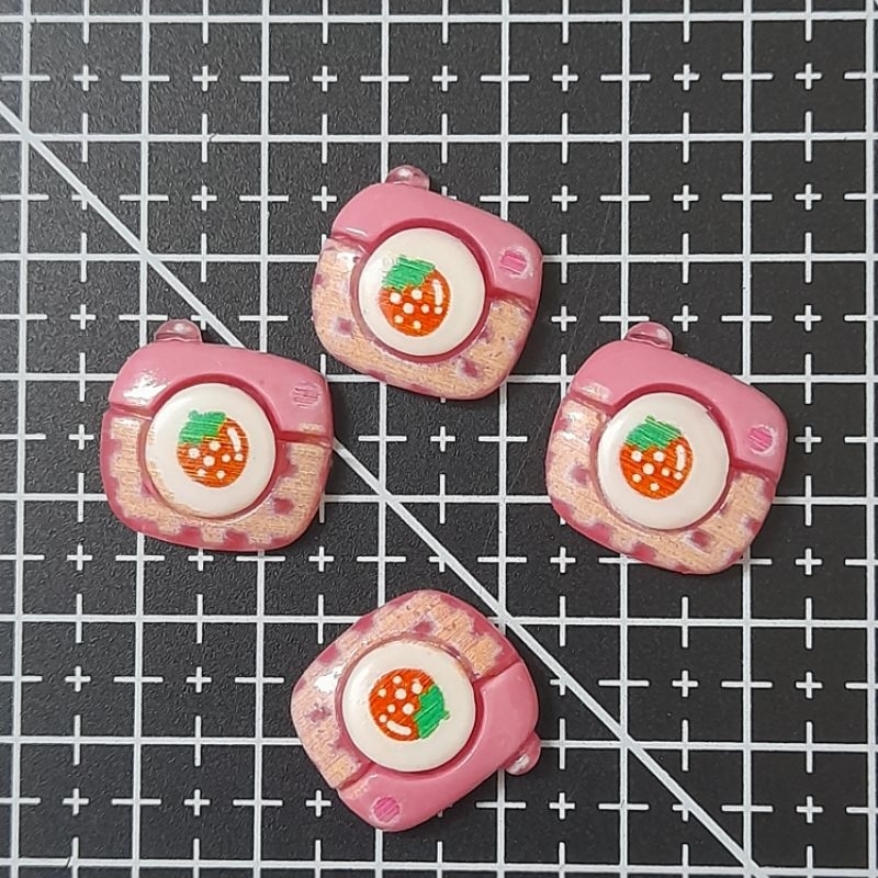 Set 4 charm gấu dâu lotso kèm keo