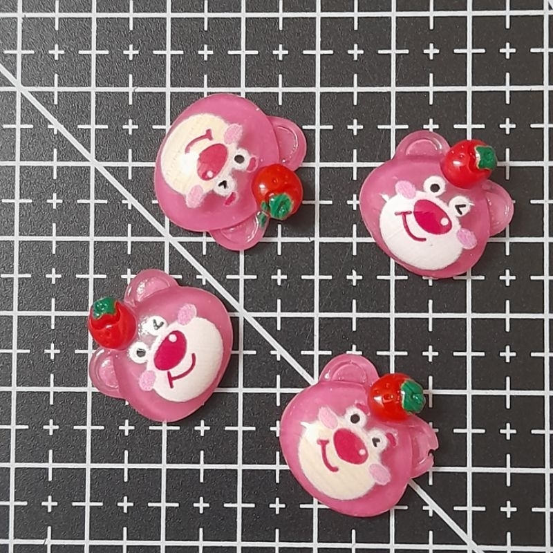 Set 4 charm gấu dâu lotso kèm keo
