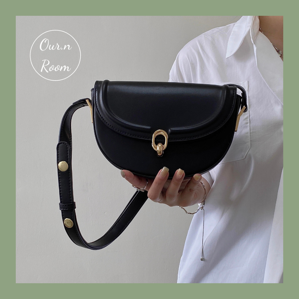 Túi đeo chéo túi kẹp nách form cứng hình bán nguyệt khóa màu vàng phong cách Hàn Quốc 19102301