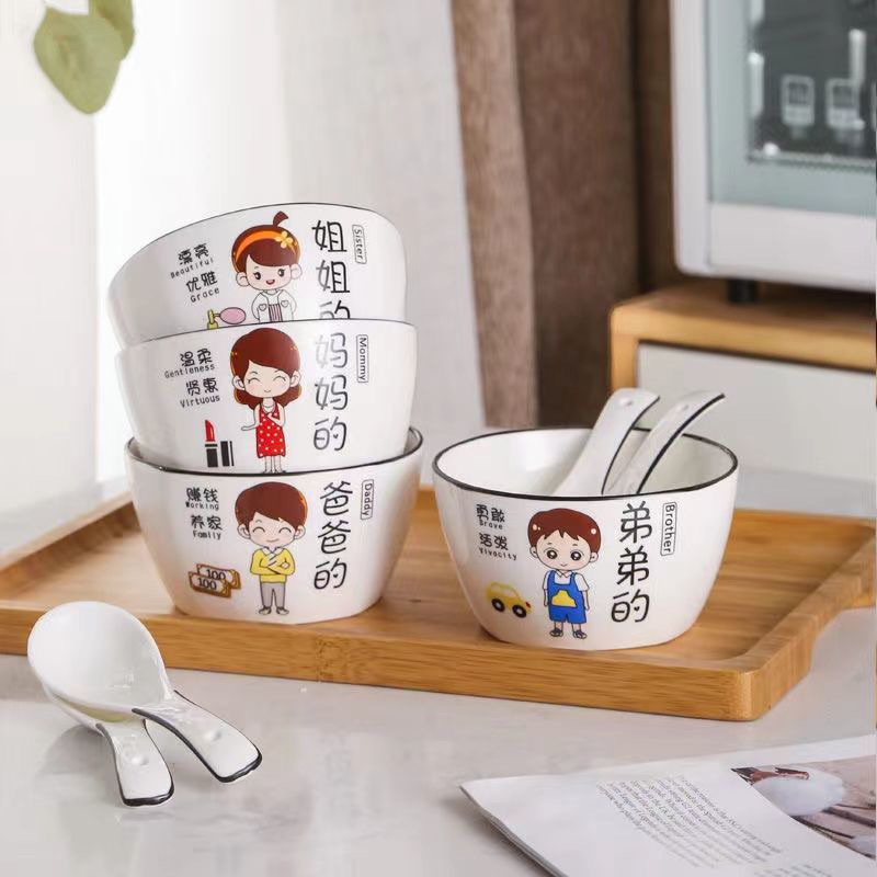 Chén ăn cơm bằng sứ hoạ tiết gia đình vui vẻ.
