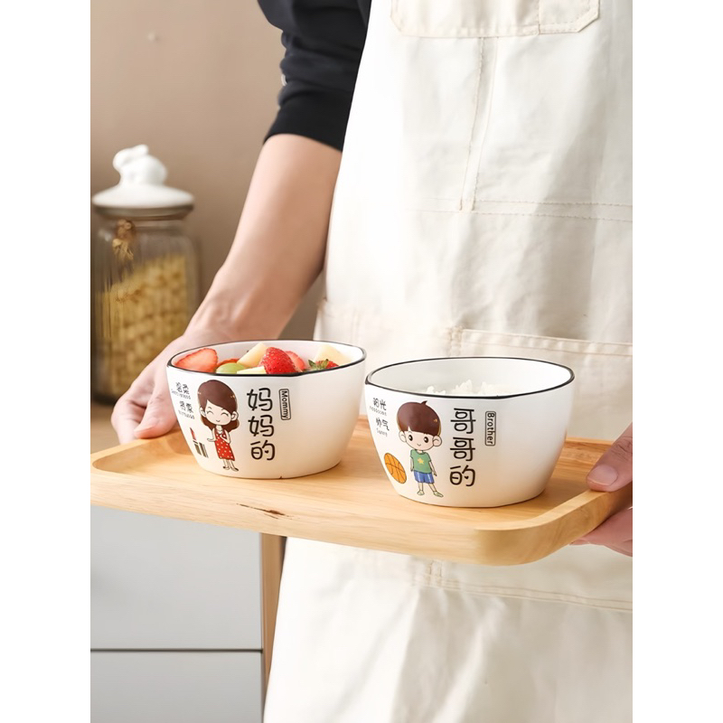 Chén ăn cơm bằng sứ hoạ tiết gia đình vui vẻ.