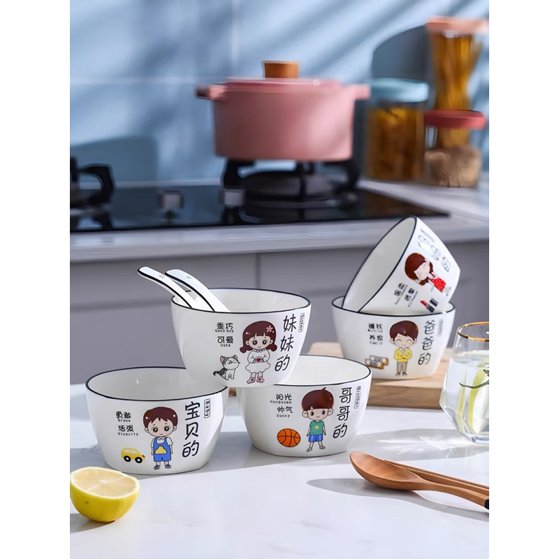 Chén ăn cơm bằng sứ hoạ tiết gia đình vui vẻ.