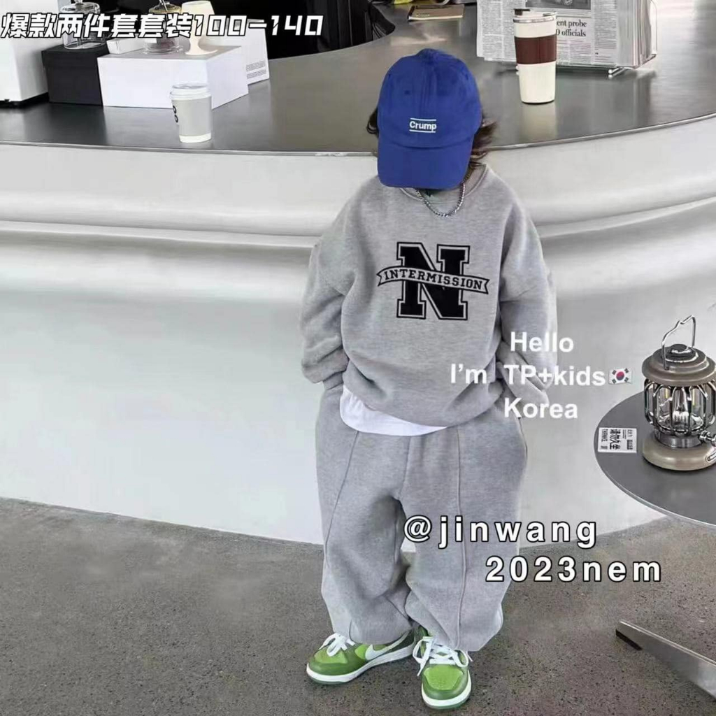 Bộ nỉ unisex cá tính, đơn giản mà vẫn đẹp. Đơn giản k bao giờ lỗi mốt. Hàng Qc đẹp nha các mom