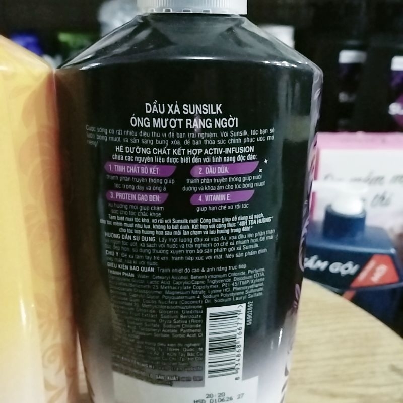 Dầu xả Sunsilk 640g giúp mượt tóc và thơm lâu hơn.