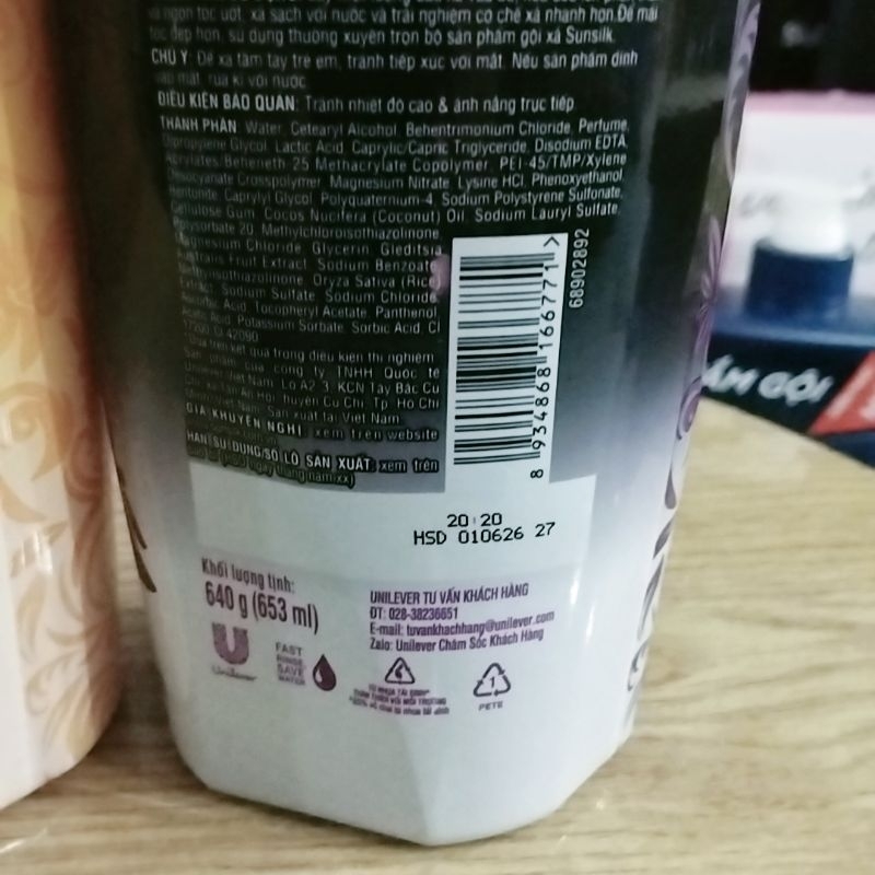 Dầu xả Sunsilk 640g giúp mượt tóc và thơm lâu hơn.