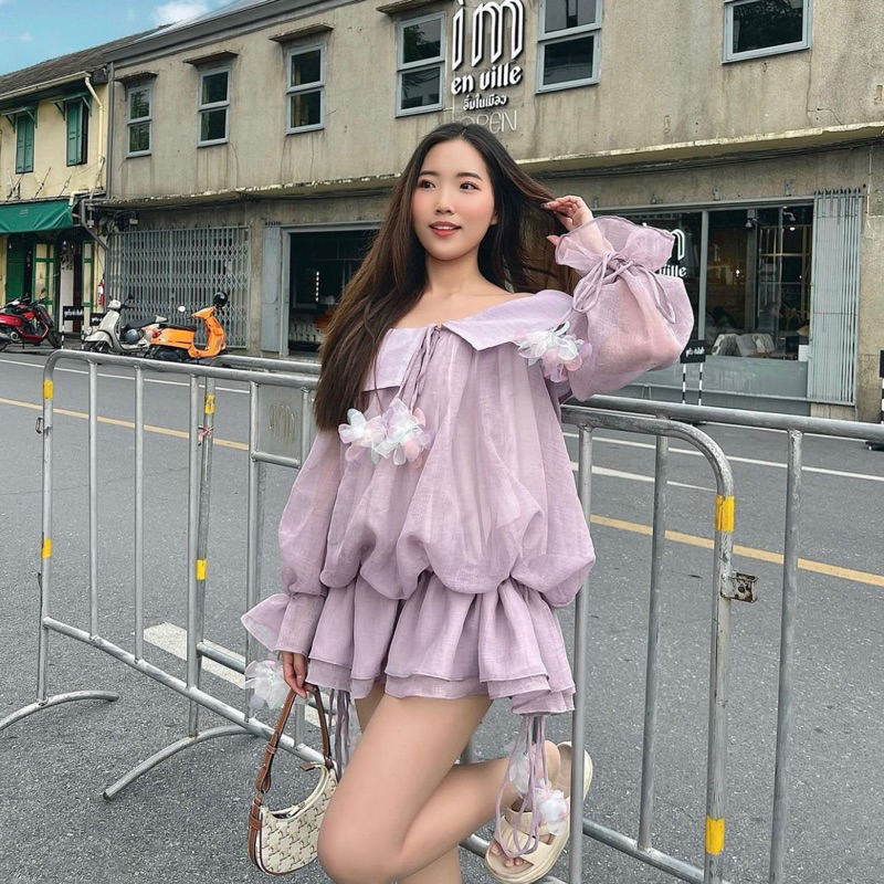 Đầm ngắn trễ vai tay dài có bo chun ở eo và ngực | Lace Mini Dress