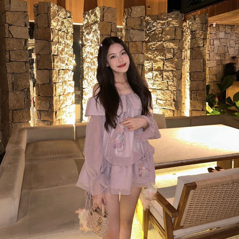 Đầm ngắn trễ vai tay dài có bo chun ở eo và ngực | Lace Mini Dress