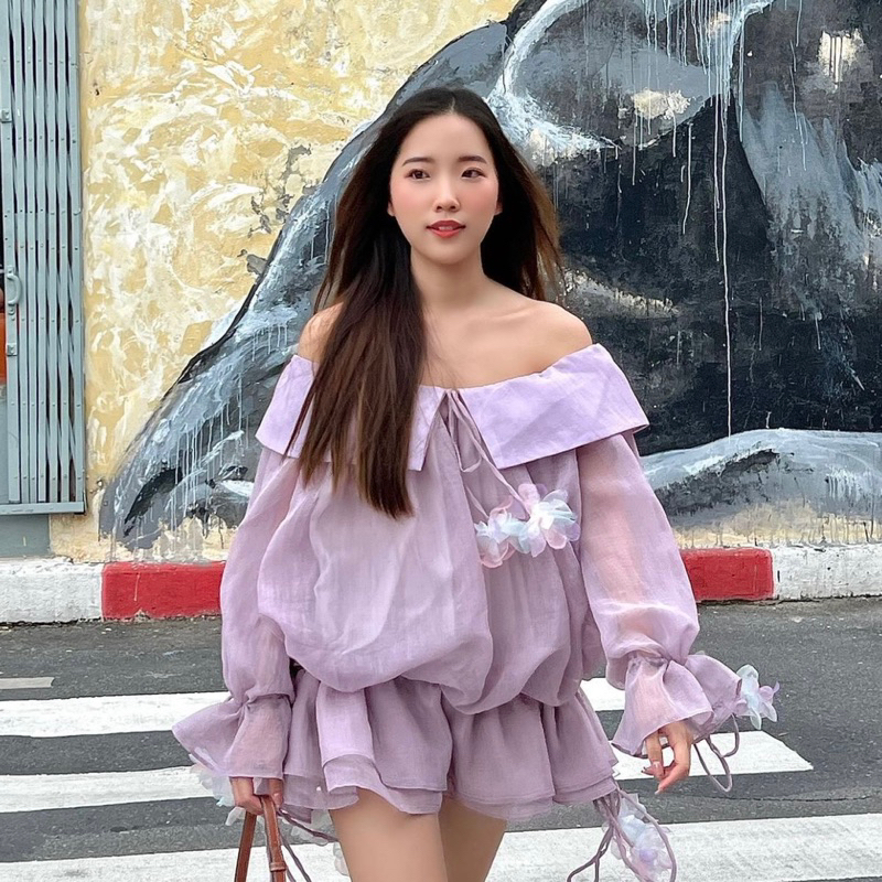 Đầm ngắn trễ vai tay dài có bo chun ở eo và ngực | Lace Mini Dress