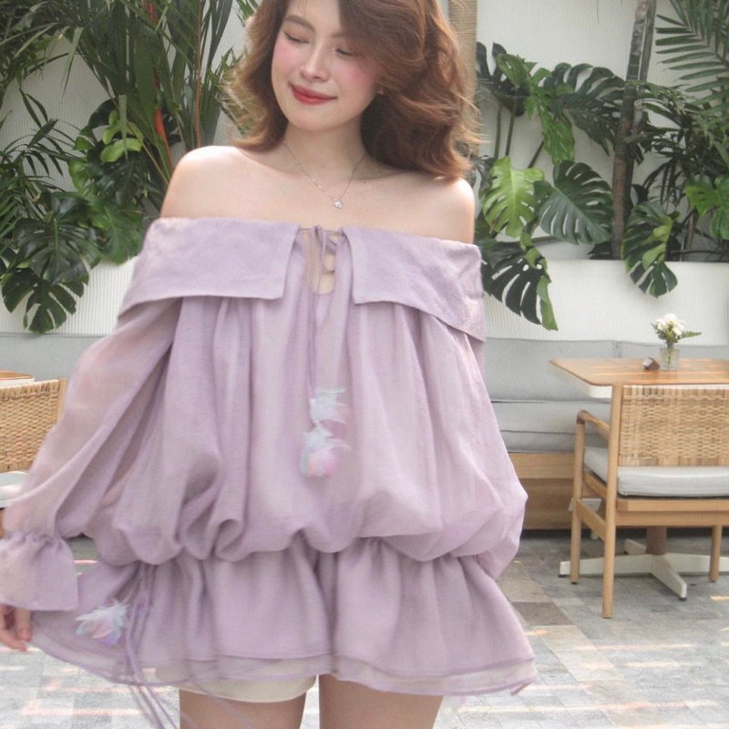 Đầm ngắn trễ vai tay dài có bo chun ở eo và ngực | Lace Mini Dress