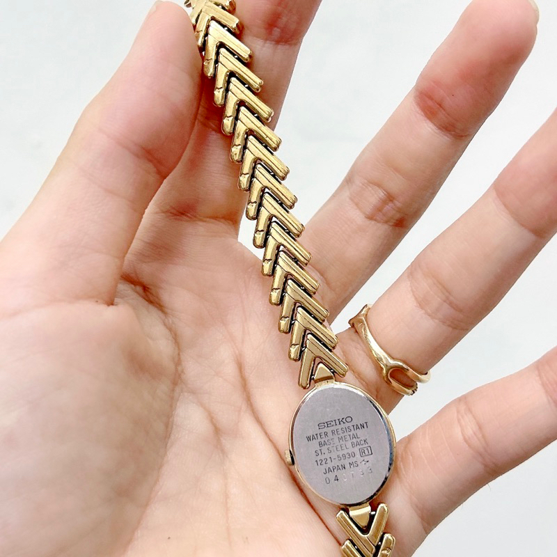 Đồng hồ si nữ hiệu Seiko, dây kim loại vàng