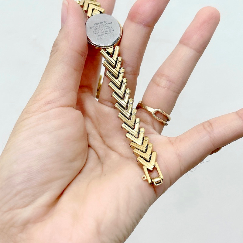 Đồng hồ si nữ hiệu Seiko, dây kim loại vàng