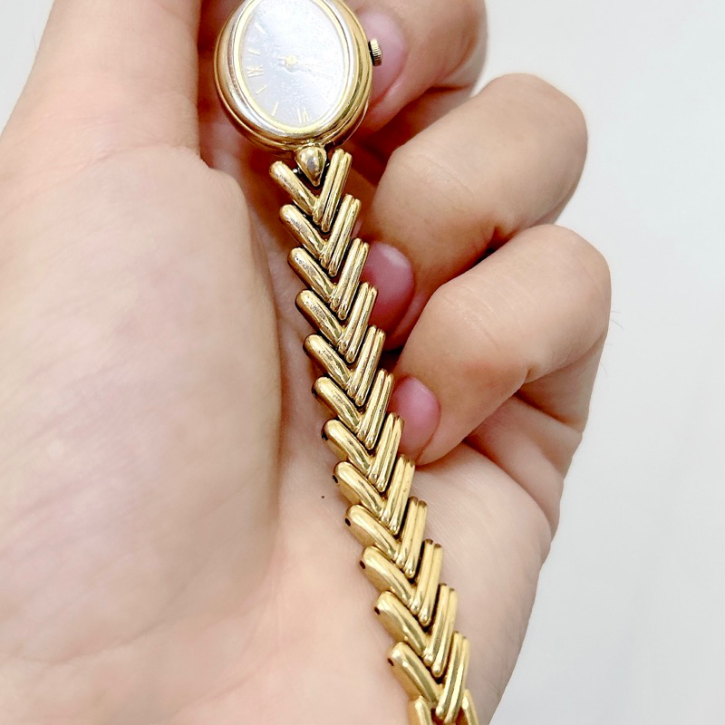 Đồng hồ si nữ hiệu Seiko, dây kim loại vàng