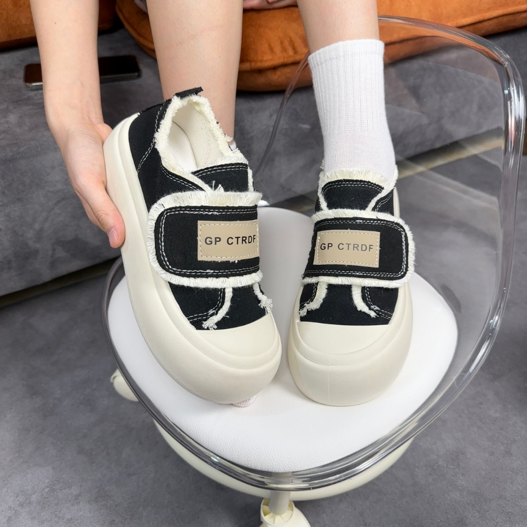 Giày nữ quai dán tua rua chất liệu canvas đế cao 5cm