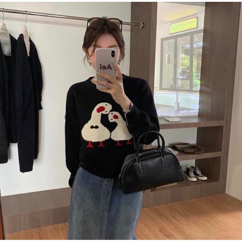 Áo len thêu vịt cute