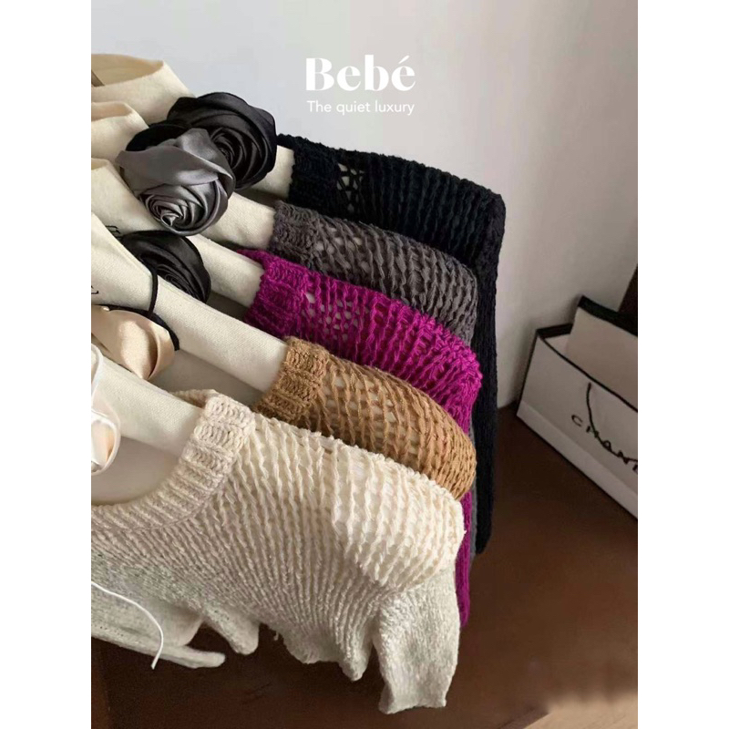 Áo len kèm chocker bông hoa có đệm vai