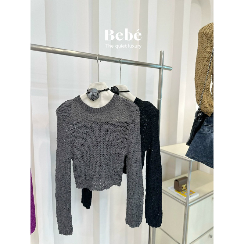 Áo len kèm chocker bông hoa có đệm vai