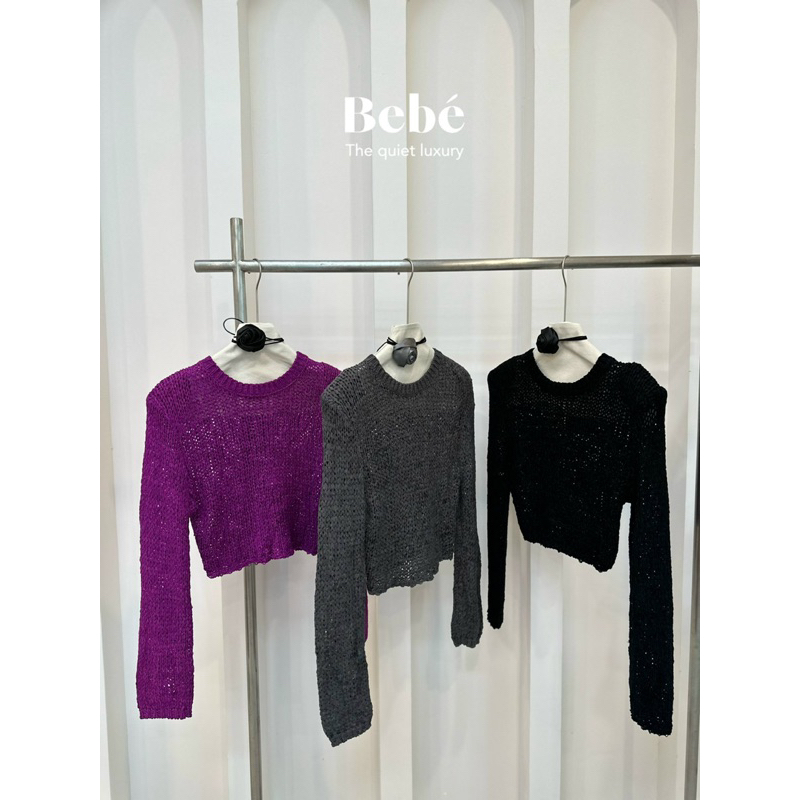 Áo len kèm chocker bông hoa có đệm vai