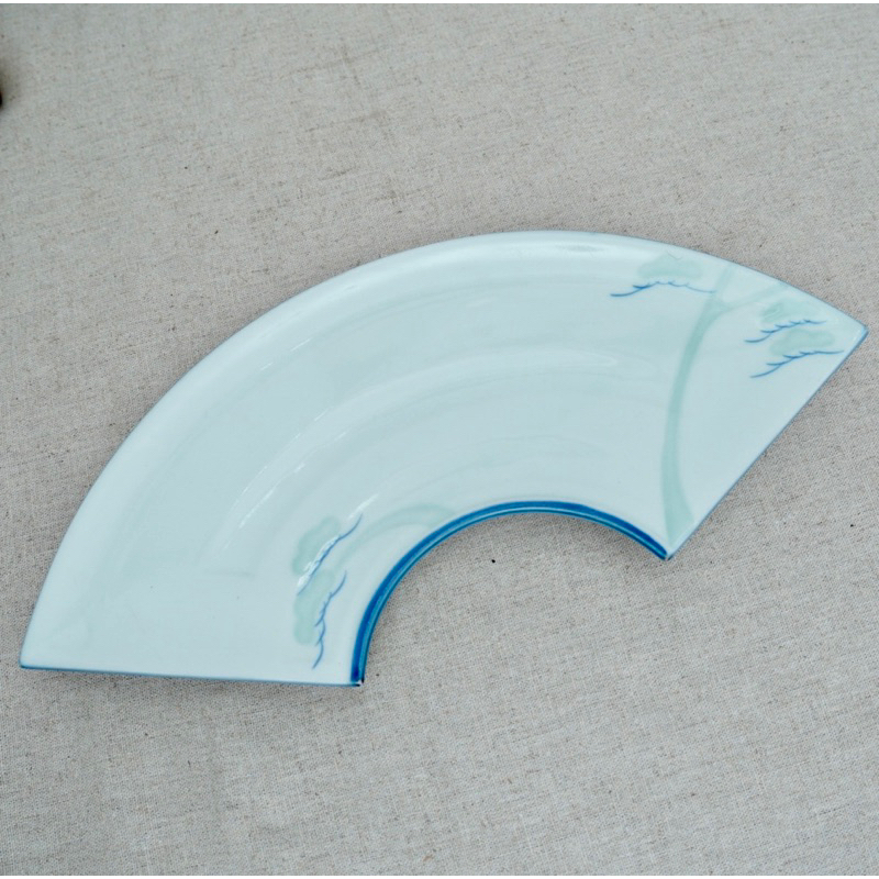 Dĩa Hình Cánh Quạt Bằng Sứ Bài Trí Sushi/Nigiri/Cơm Cuộn/Chả Giò Phong Cách Nhật Bản - Gốm Sứ Nhật Bản