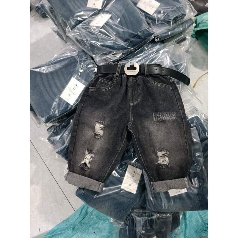 Quần jean baggy rách bé trai