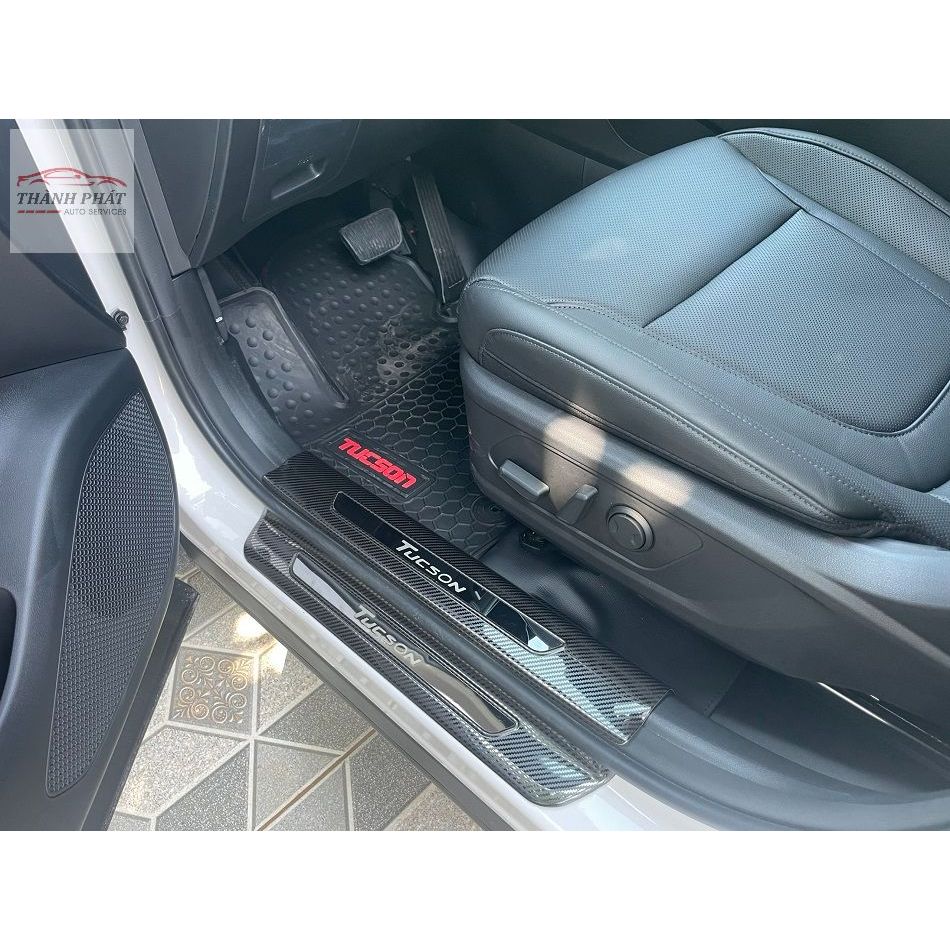 Ốp Bậc Cửa, Nẹp Bước Chân Carbon Hyundai Tucson 2022-2023 Full bộ 8 Chi Tiết
