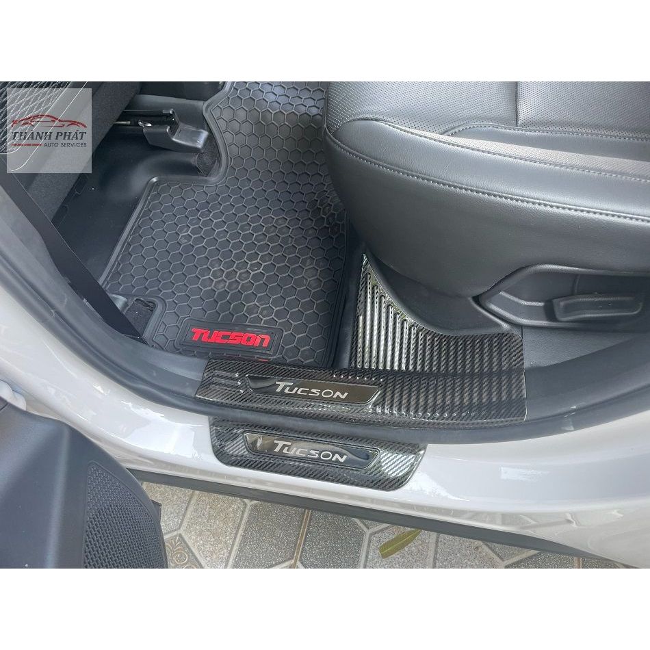 Ốp Bậc Cửa, Nẹp Bước Chân Carbon Hyundai Tucson 2022-2023 Full bộ 8 Chi Tiết