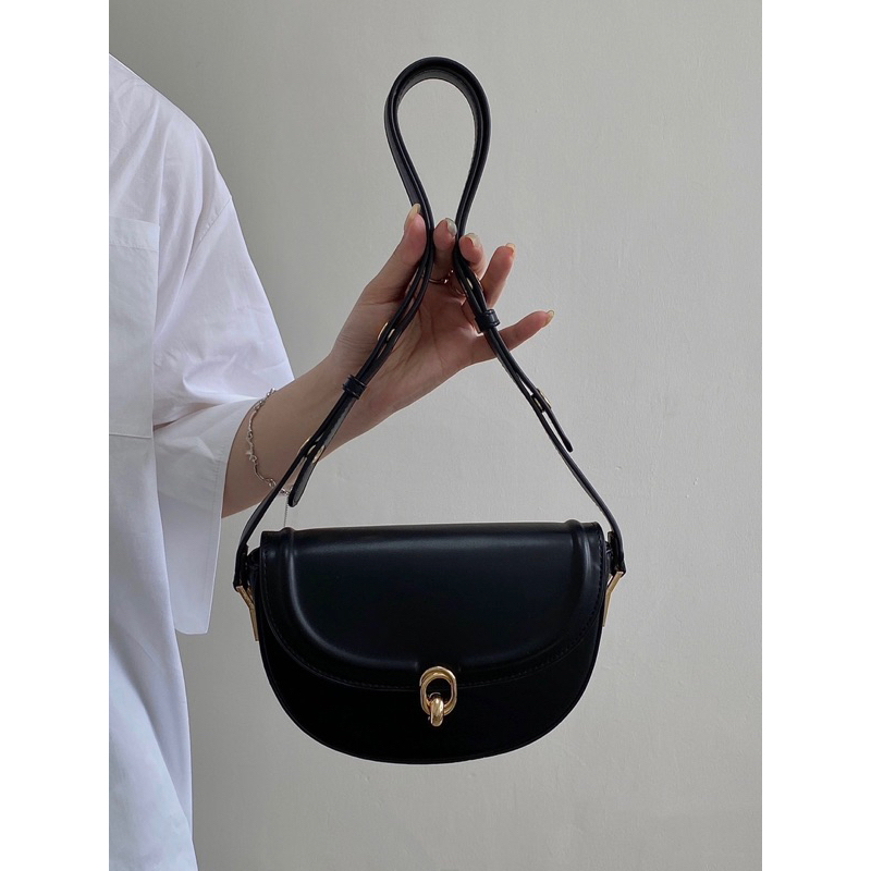 Túi đeo chéo túi kẹp nách form cứng hình bán nguyệt khóa màu vàng phong cách Hàn Quốc 19102301