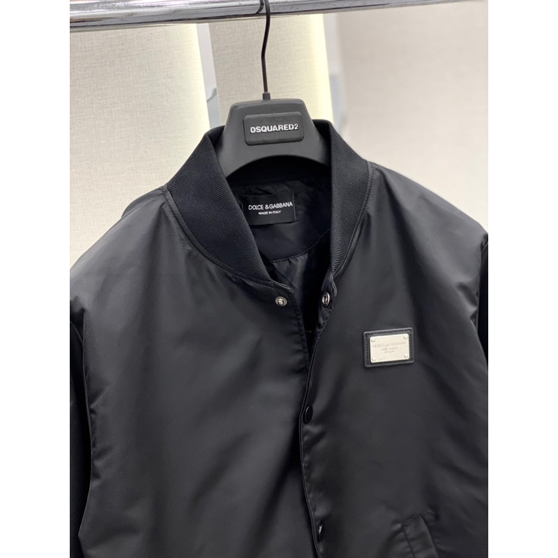 Khoác bomber DG đen trơn đơn giản mà đẹp logo mix ngực - khoác bomber cao cấp hot trend ss2023