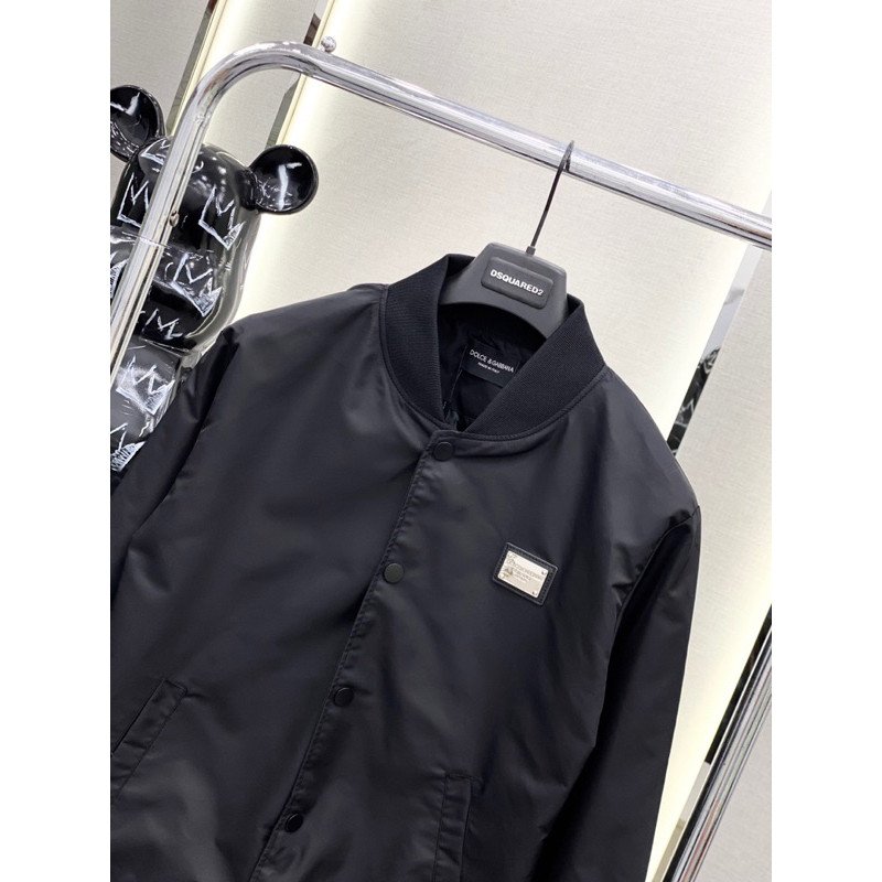 Khoác bomber DG đen trơn đơn giản mà đẹp logo mix ngực - khoác bomber cao cấp hot trend ss2023