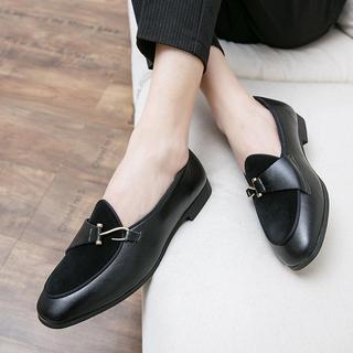 Giày lười nam thiết kế móc cực hiểm hóc