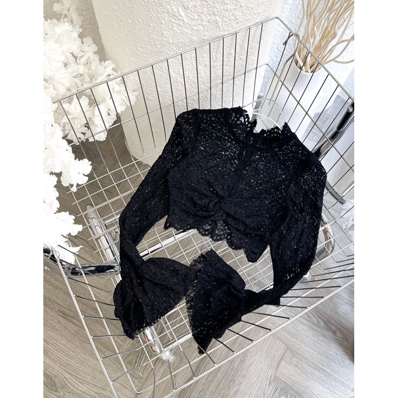 SET CHÂN VÁY DENIM ÁO REN TAY LOE XOẮN EO