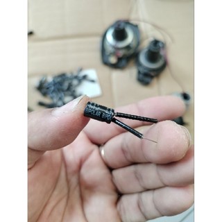 TỤ CẢN LOA TREB CHÍNH HÃNG XUẤT XỨ KOREA 50V 3.3UF VÀ 50V 4.7UF ANH EM XEM THỬ PHÙ HỢP VỚI LOẠI NÀO THÌ LẤY LOẠI ĐÓ NHE