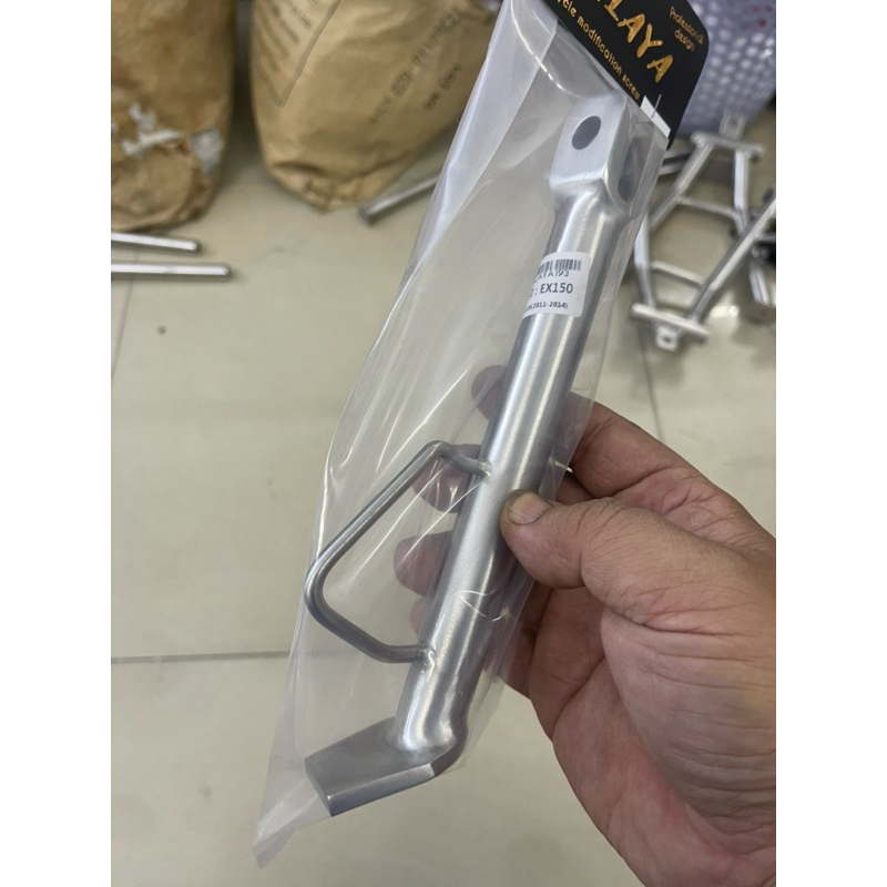 Chân chống nghiêng inox 304 Salaya loại dày 3ly cứng chắc , sáng bóng dành cho các loại xe.