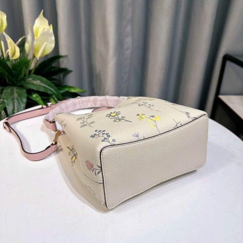 Túi Coach small town bucket with wildflowers✨mẫu coach bucket hoạ tiết hoa xinh xắn , trẻ trung