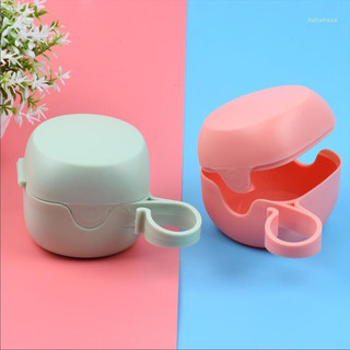 Hộp đựng ti giả núm ti cho bé có móc treo