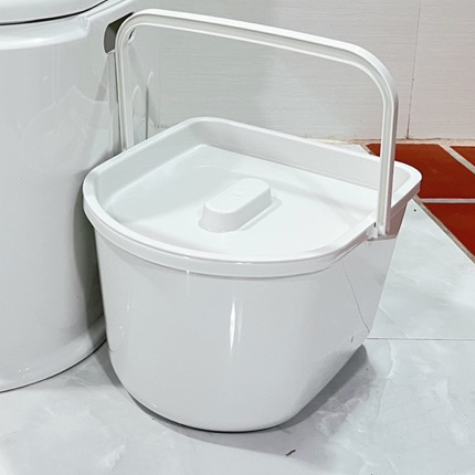 Bô vệ sinh trong nhà cho người già , người ốm. Bồn cầu di động đa năng Việt Nhật HCM tiện lợi