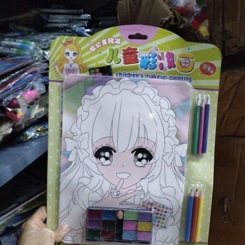 Tranh trang điểm cho bé