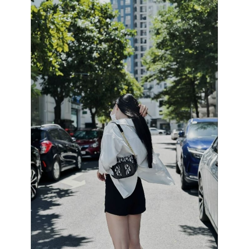 Túi đeo chéo kẹp nách CD dáng bầu signature xịn sò 18cm