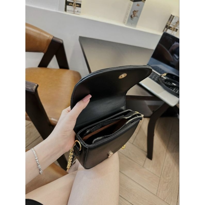 Túi đeo chéo kẹp nách CD dáng bầu signature xịn sò 18cm