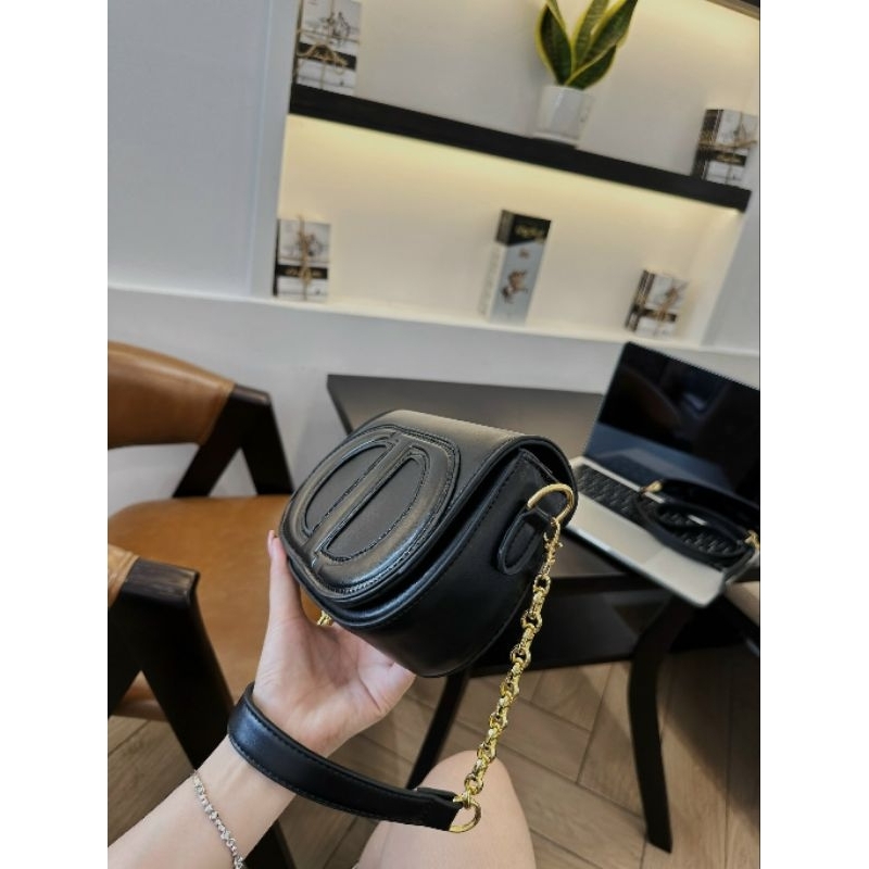 Túi đeo chéo kẹp nách CD dáng bầu signature xịn sò 18cm