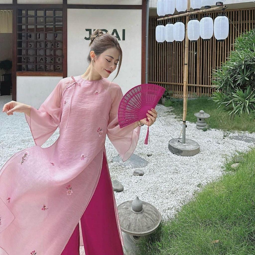 Áo dài hinh duyệt tơ thêu cao cấp linn design áo dài saam cover