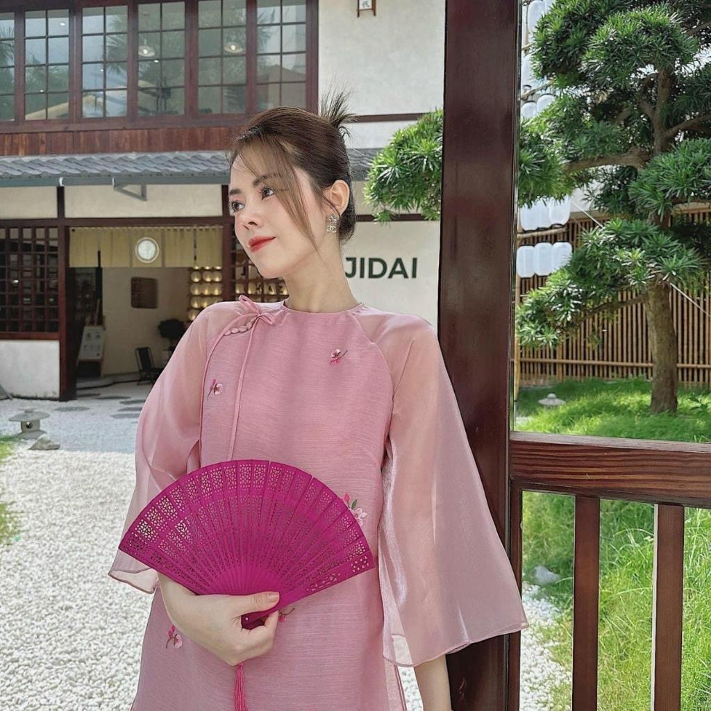 Áo dài hinh duyệt tơ thêu cao cấp linn design áo dài saam cover