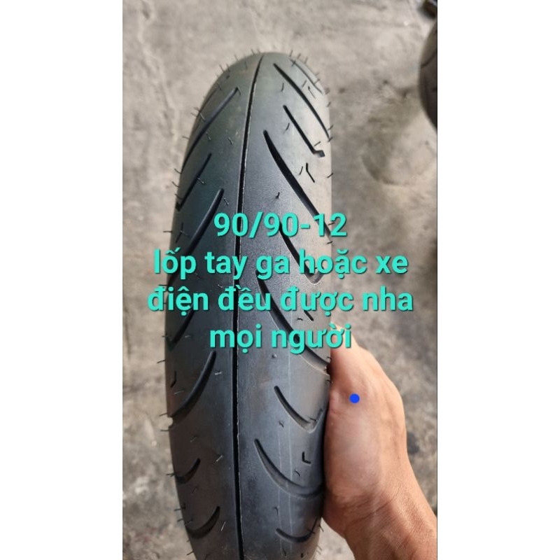 lốp 100/90-12 xe điện hoặc xe tay ga đều lắp được . lốp không ruột nha mọi người