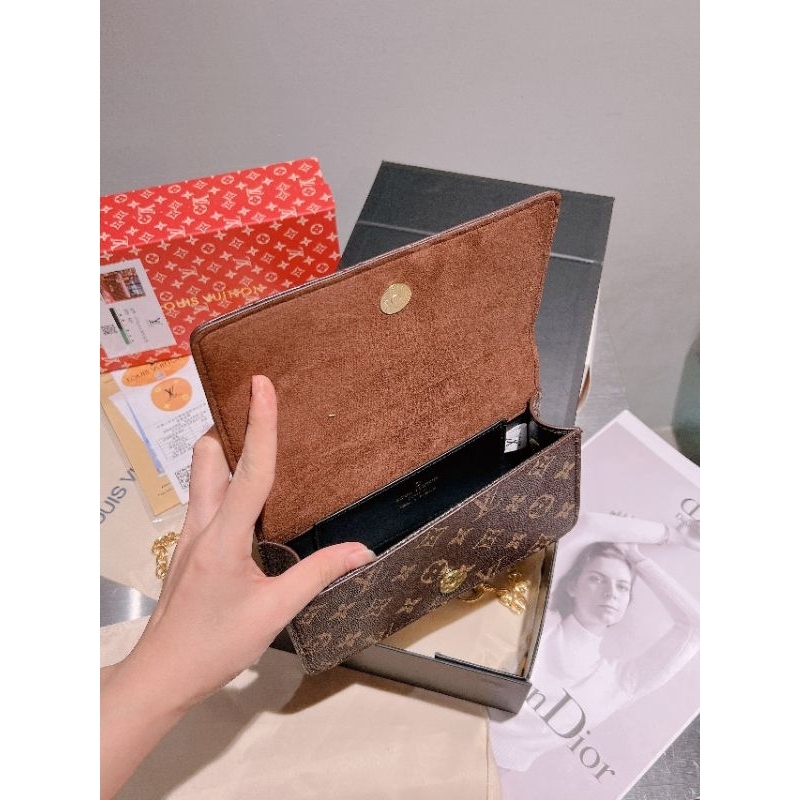 Túi đeo chéo lv lily có hộp xịn sò 20cm