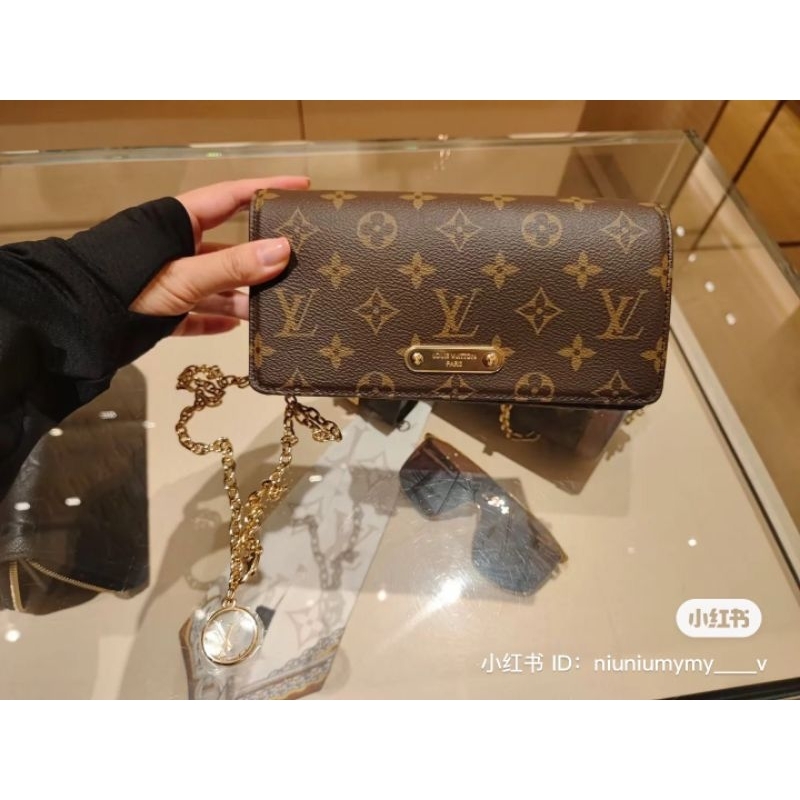 Túi đeo chéo lv lily có hộp xịn sò 20cm