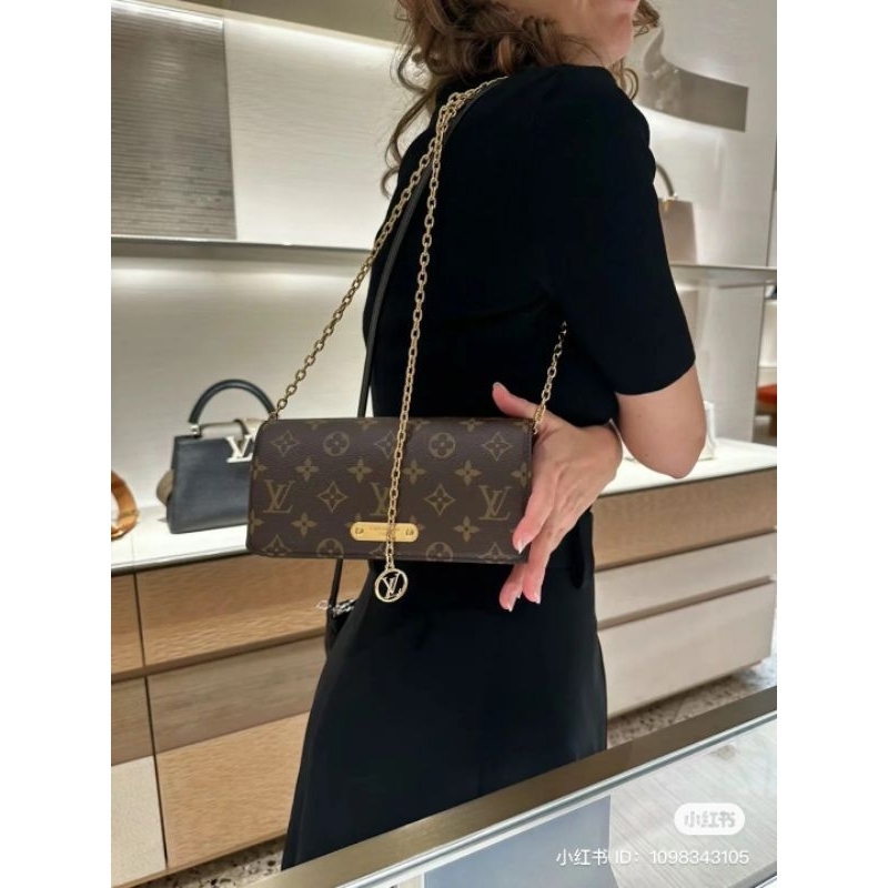 Túi đeo chéo lv lily có hộp xịn sò 20cm