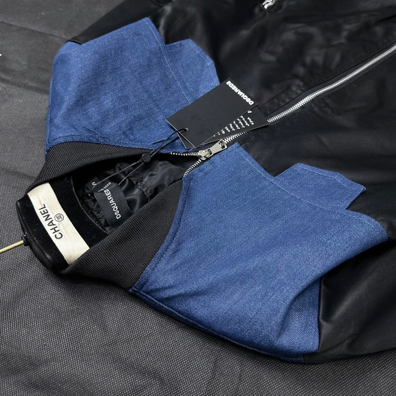 Áo Khoác Bomber Gió Nam Nữ Dsq2 Phối Vải Bò Xanh Thẫm Nắp Túi In Vạch Chữ Cam Sau Lưng Cho Các Boy Phố Đi Chơi Đi Học