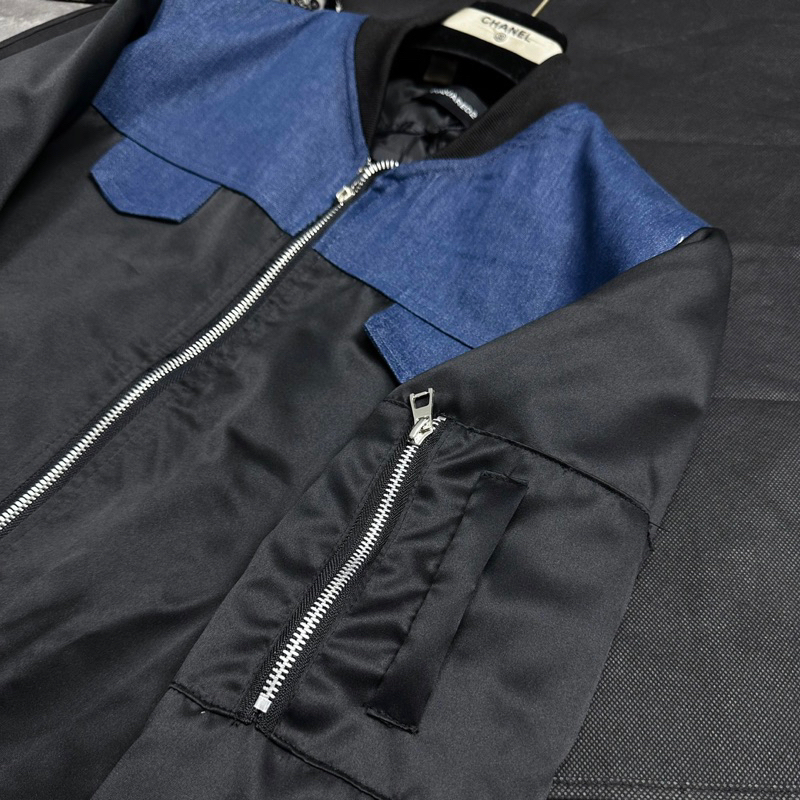 Áo Khoác Bomber Gió Nam Nữ Dsq2 Phối Vải Bò Xanh Thẫm Nắp Túi In Vạch Chữ Cam Sau Lưng Cho Các Boy Phố Đi Chơi Đi Học