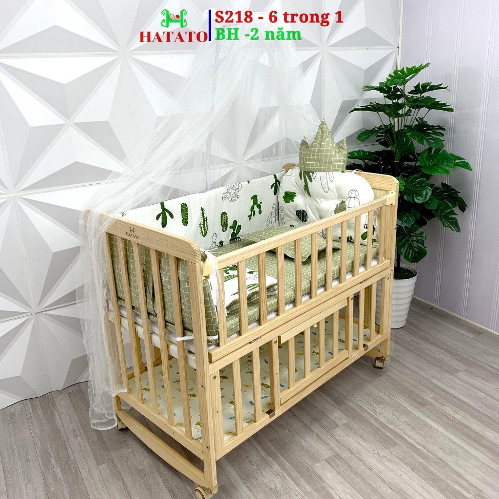Cũi gỗ cho bé S218 Hatato BH-2năm có 2 tầng nâng hạ và làm từ gỗ thông bao gồm cũi, màn, đệm và quây cũi cho bé