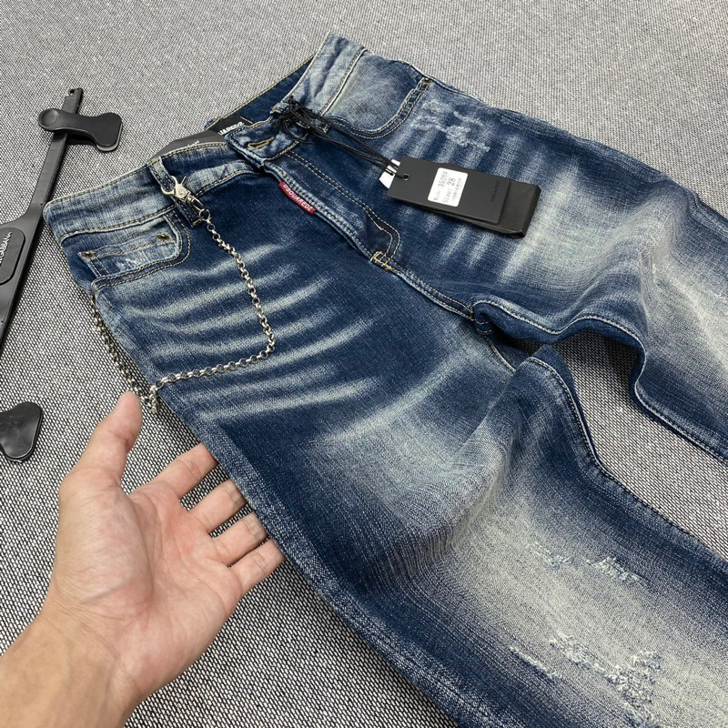 Quần jean bò nam Dsq2 slimfit xanh đậm mài cào xước phối dây móc xích kiểu dáng đơn giản boy phố