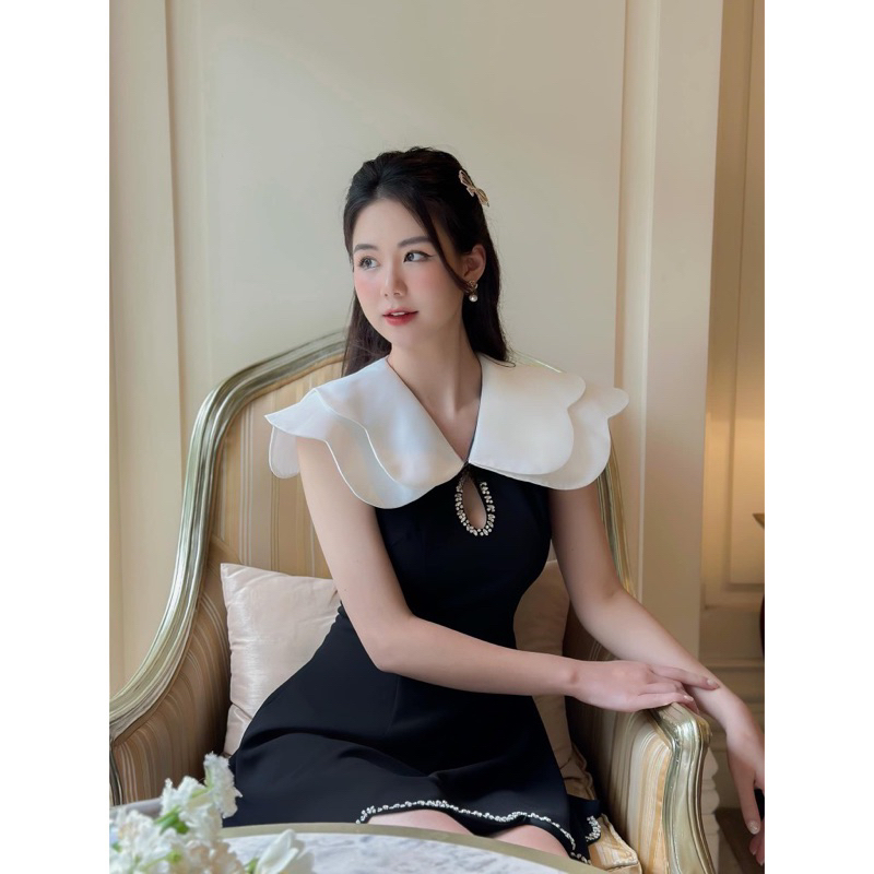 Đầm suông cổ sen kết cườm